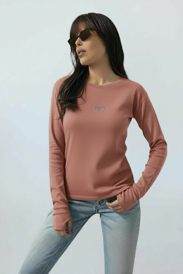 חולצת ליקרה alo שילוב כפפה