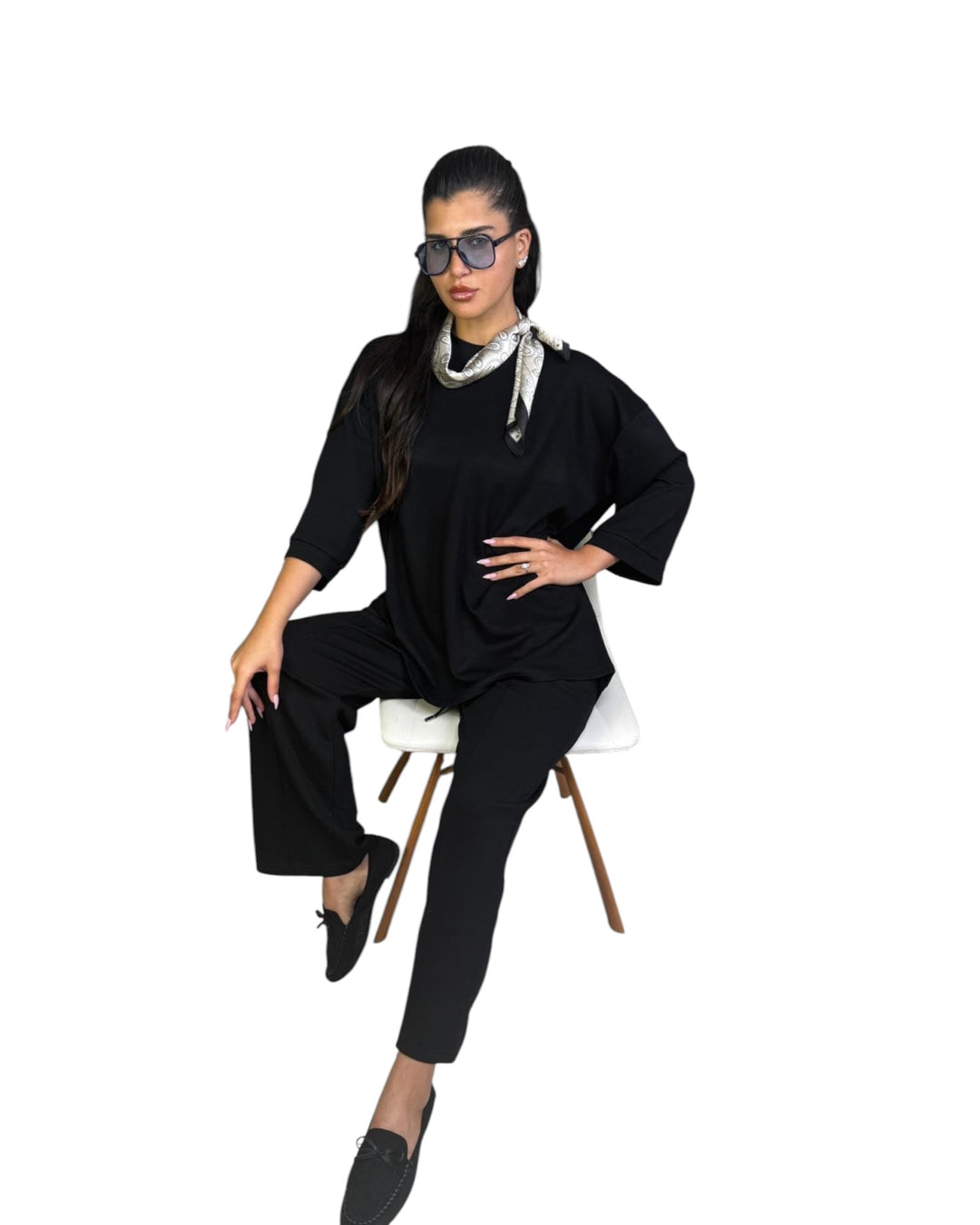 חליפת מודל אובר סאייז ניקי שילוב צעיף קיץ