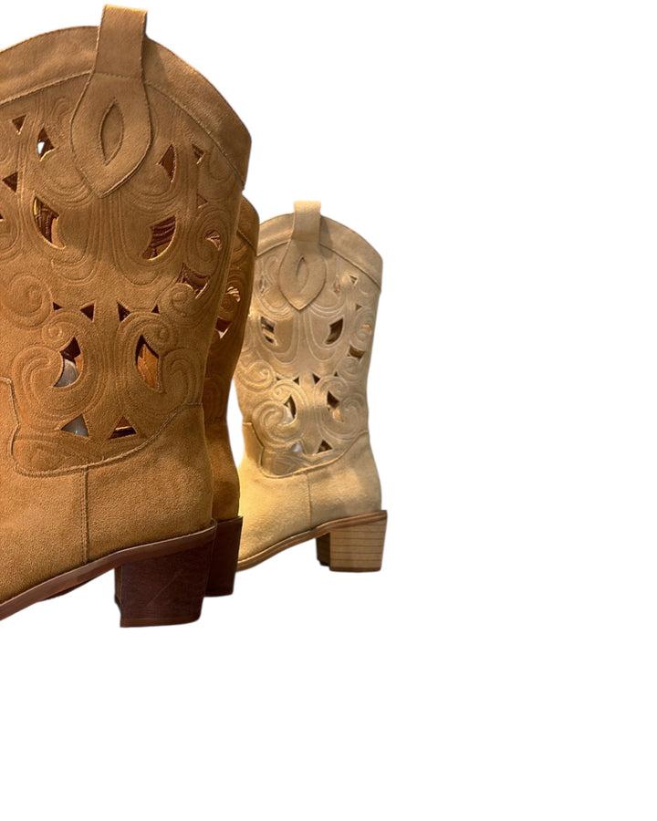 מגף גבוה חיתוכי לייזר