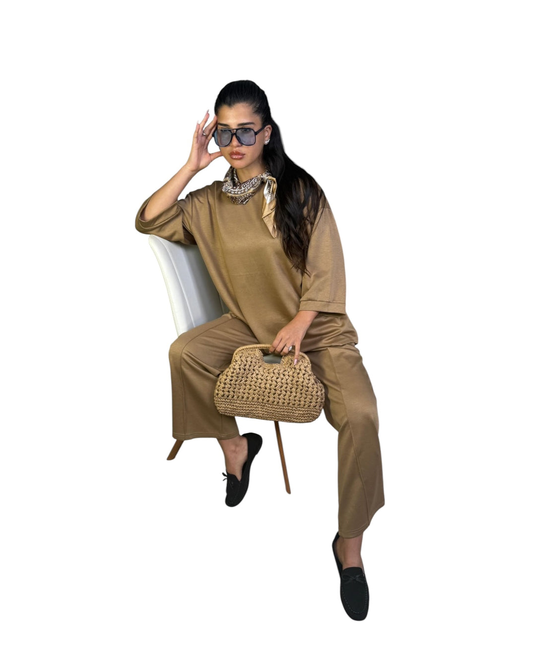 חליפת מודל אובר סאייז ניקי שילוב צעיף קיץ