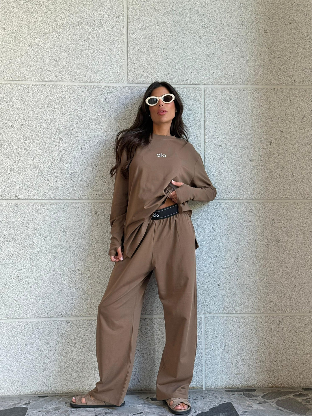 חליפת מעבר alo