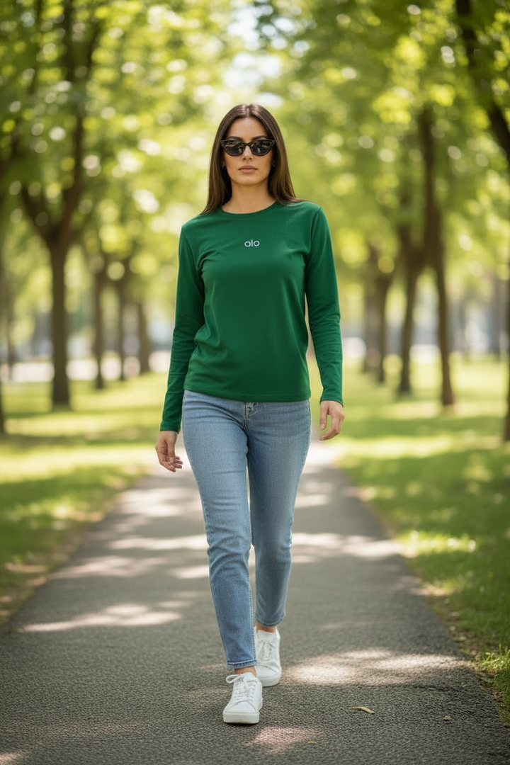 חולצת ליקרה alo שילוב כפפה