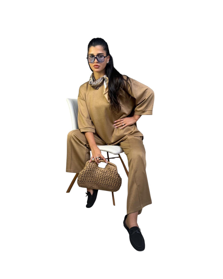 חליפת מודל אובר סאייז ניקי שילוב צעיף קיץ