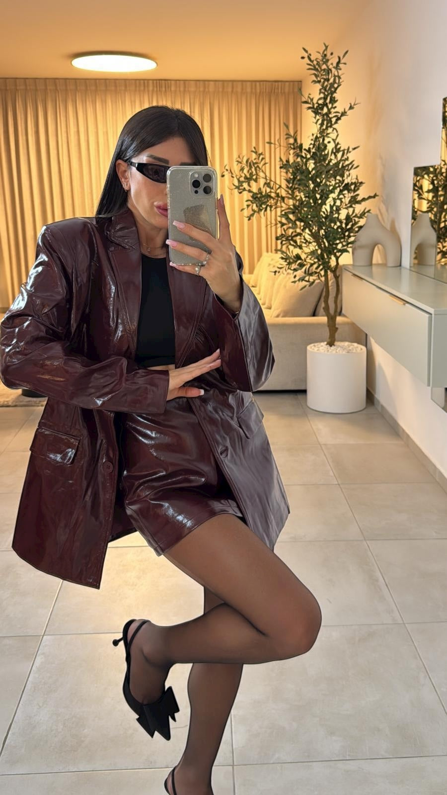 חצאית מיני עור מבריק