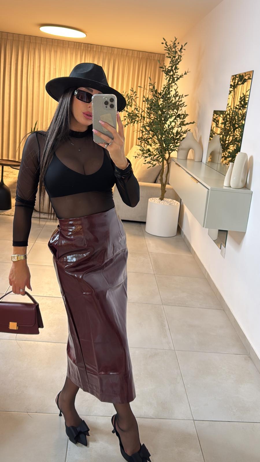 חצאית שסע עור מבריק