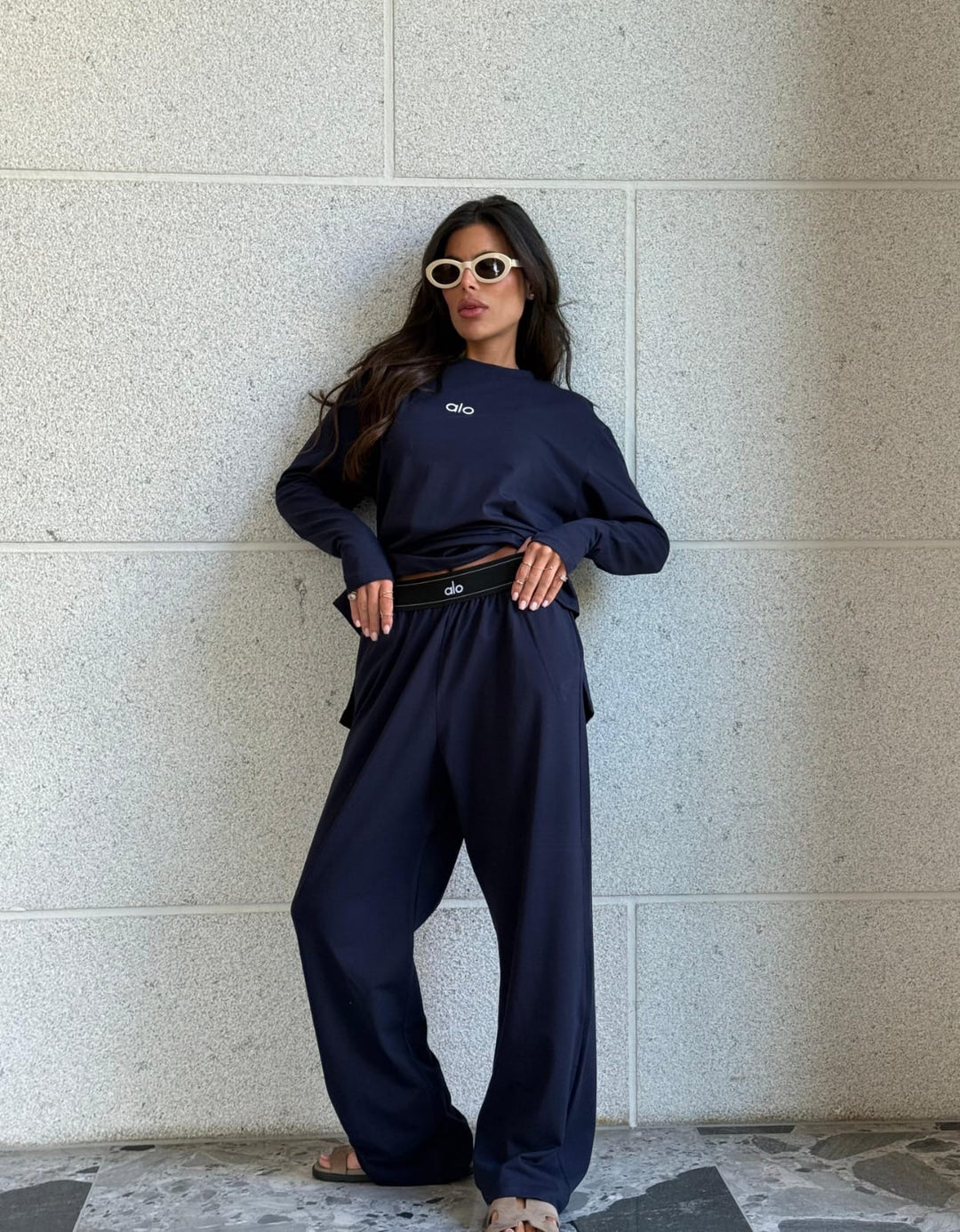 חליפת מעבר alo