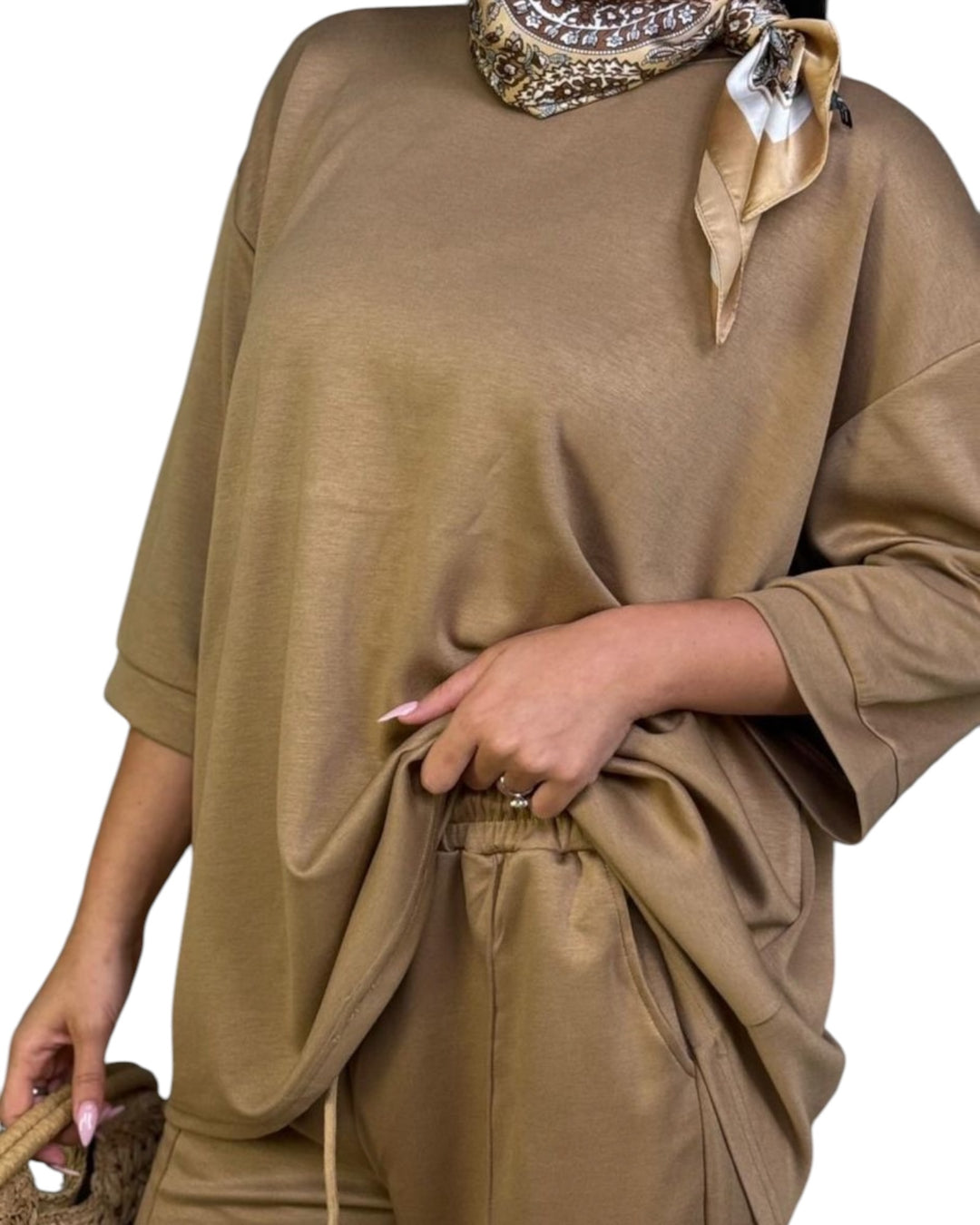 חליפת מודל אובר סאייז ניקי שילוב צעיף קיץ