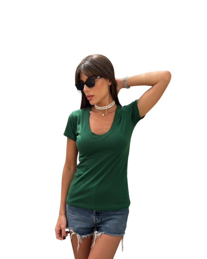 חולצת בייסיק v