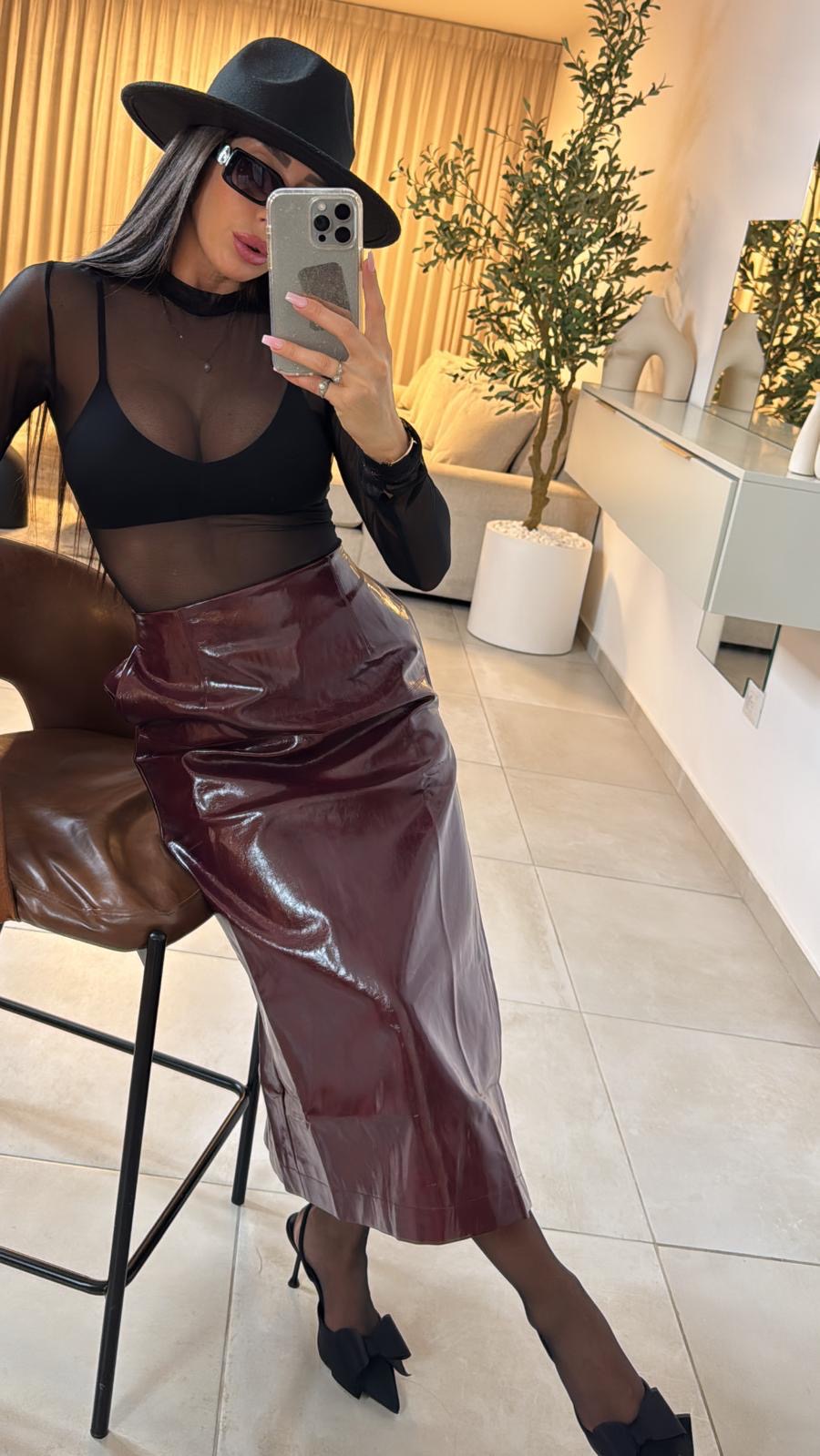 חצאית שסע עור מבריק