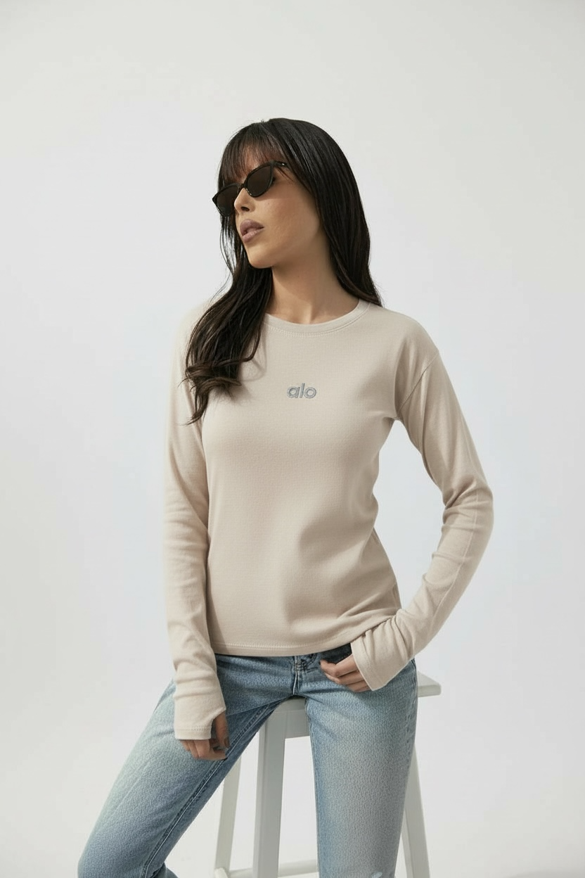 חולצת ליקרה alo שילוב כפפה