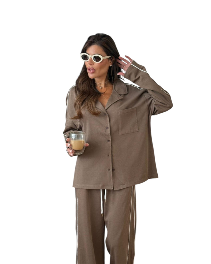 חליפת פנאי מכופתרת