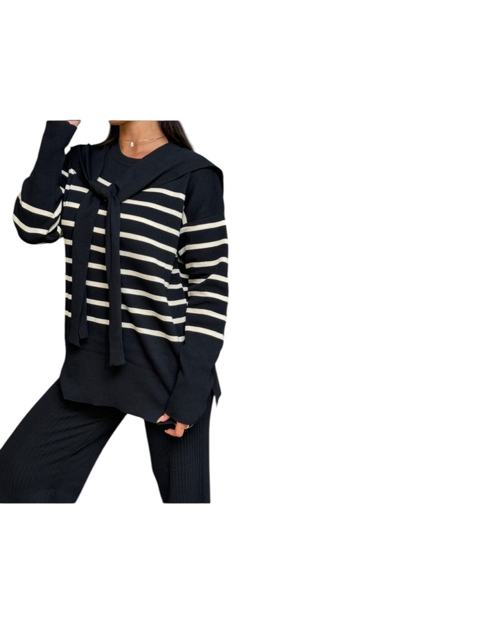 חליפת סריג פסים שילוב צעיף