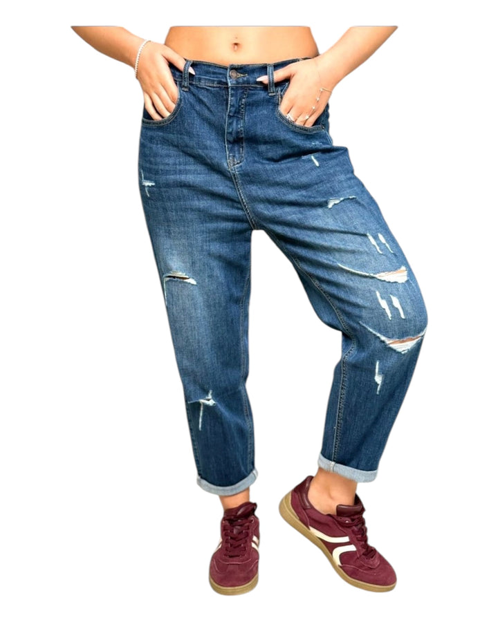 ג׳ינס לוז קרעים