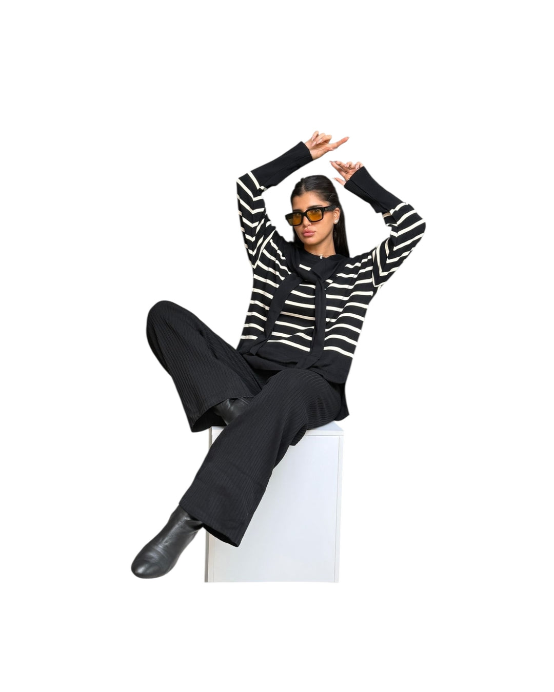 חליפת סריג פסים שילוב צעיף