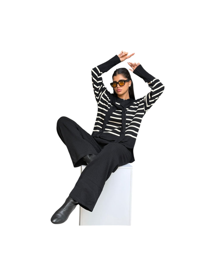 חליפת סריג פסים שילוב צעיף