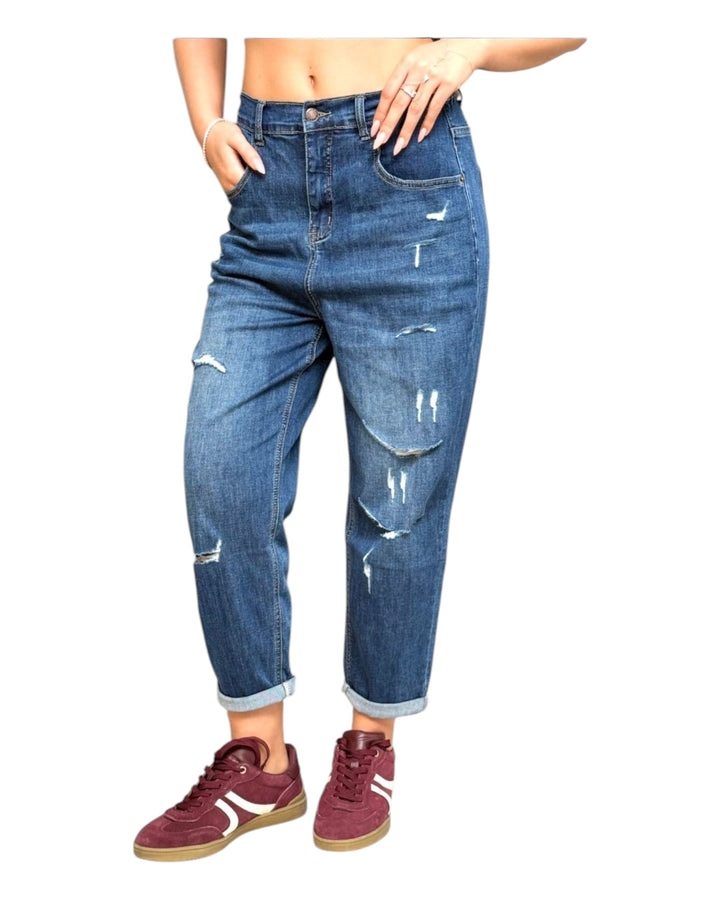 ג׳ינס לוז קרעים