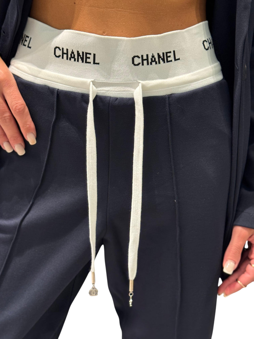 חליפת CHANEL