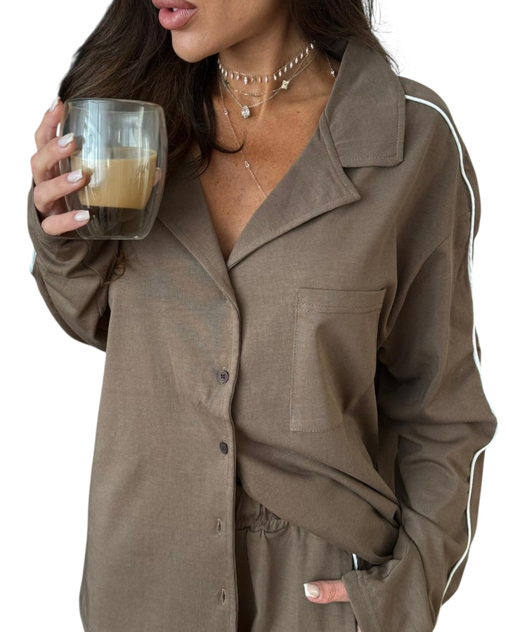 חליפת פנאי מכופתרת