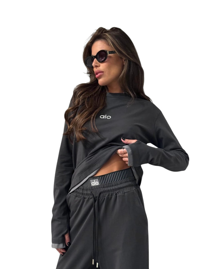 חליפת alo שילוב כפפה