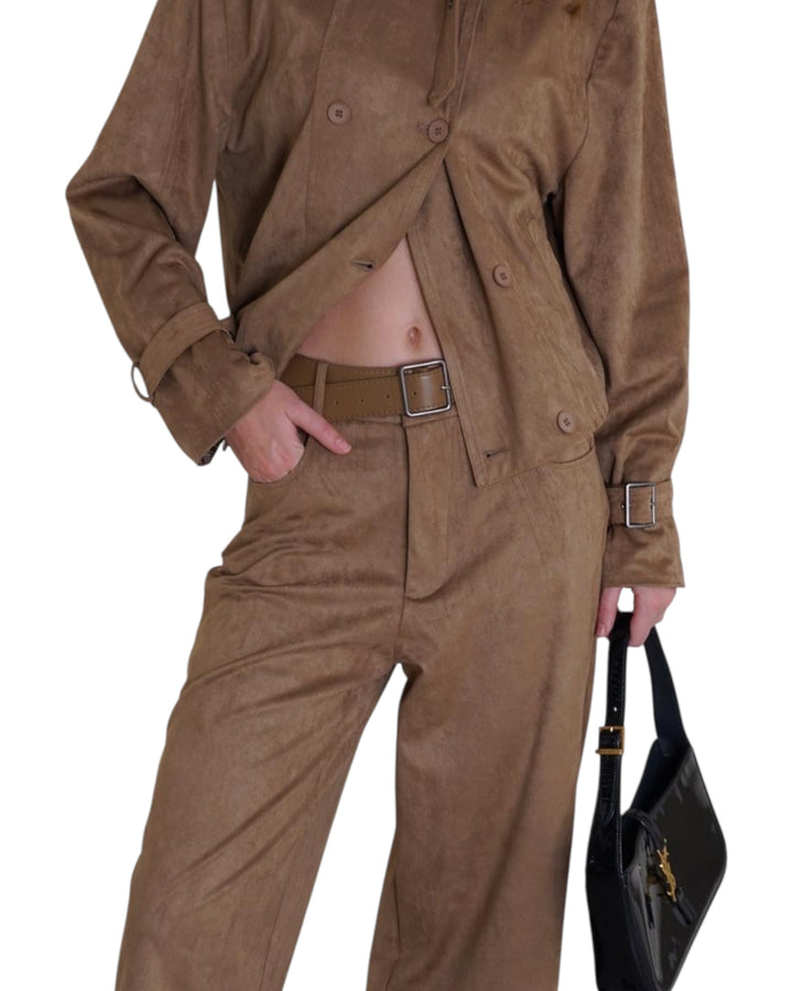 חליפת ג׳אמס אנטיגו