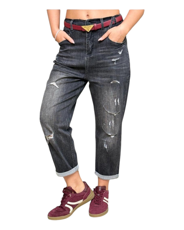 ג׳ינס לוז קרעים