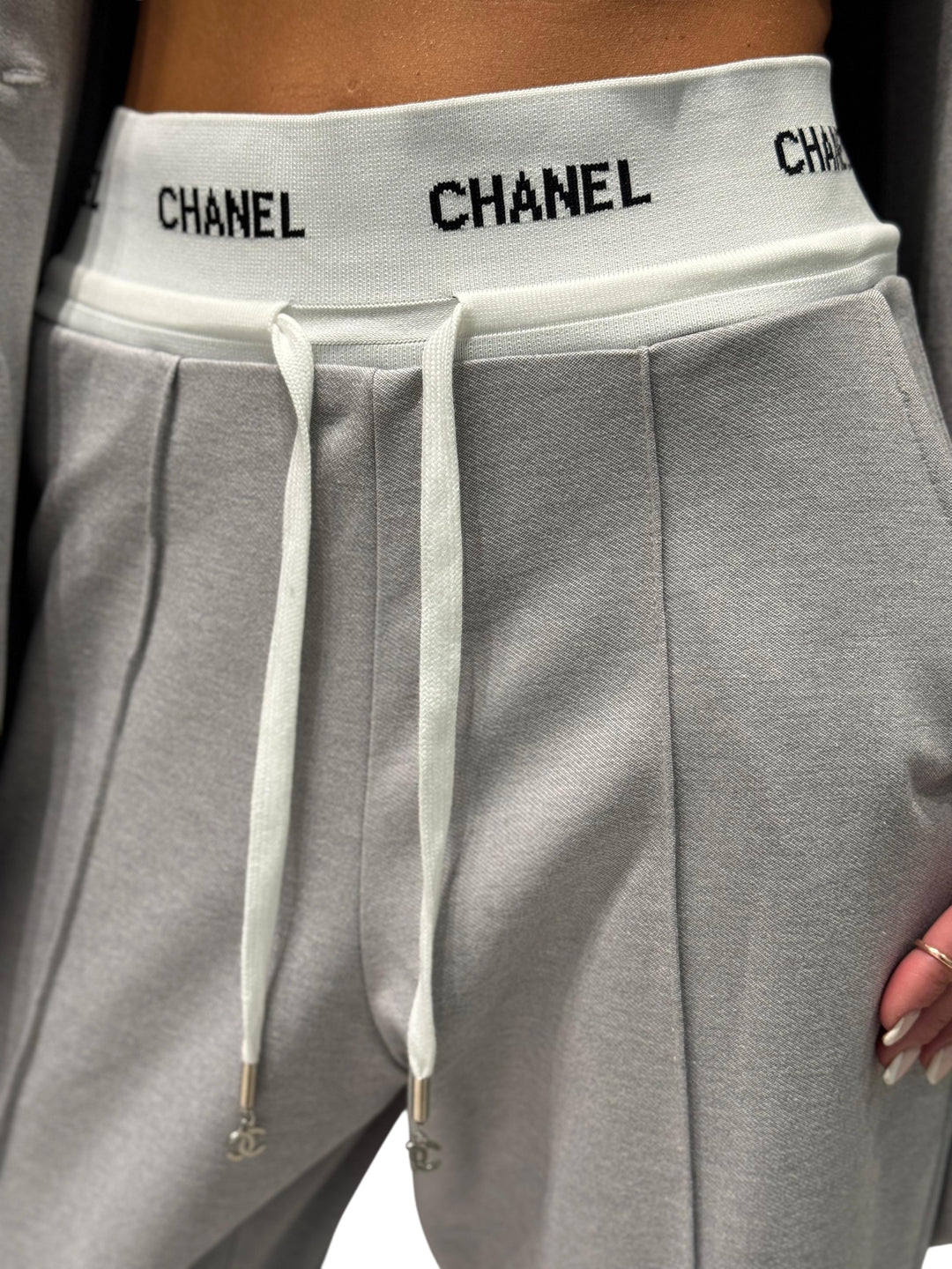 חליפת CHANEL