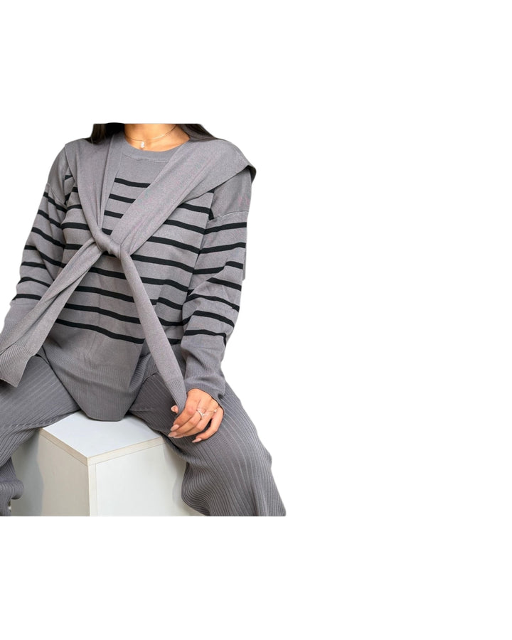 חליפת סריג פסים שילוב צעיף