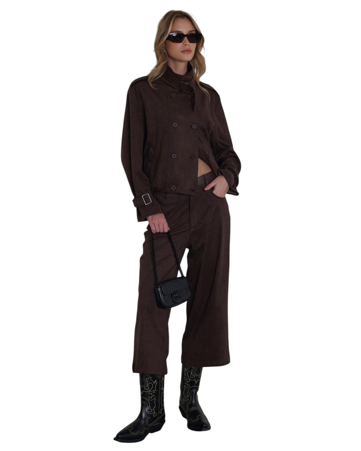 חליפת ג׳אמס אנטיגו