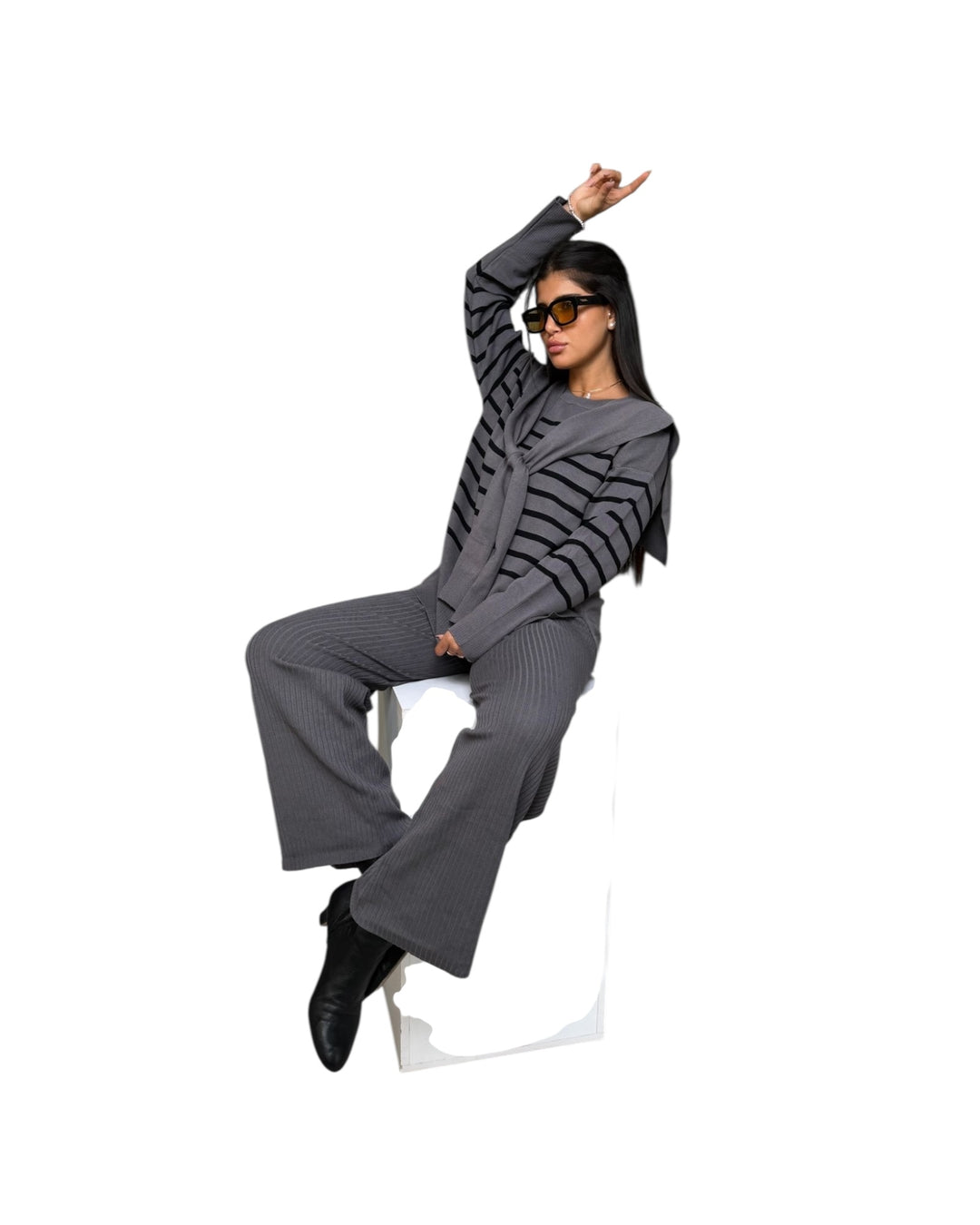 חליפת סריג פסים שילוב צעיף