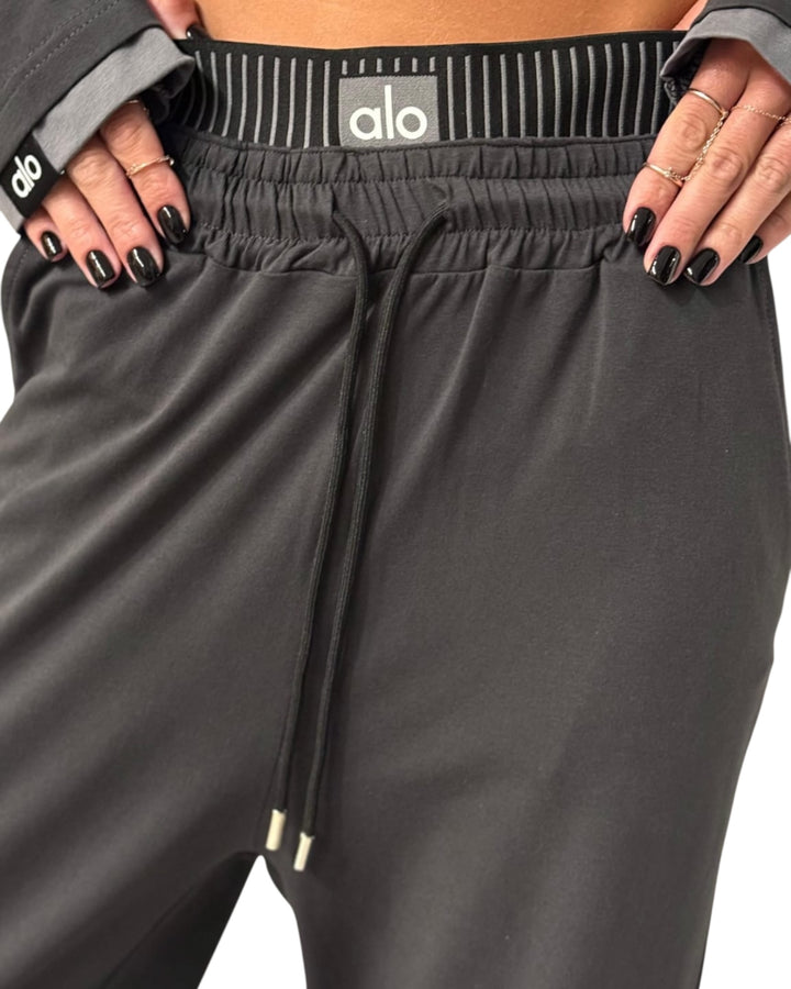 חליפת alo שילוב כפפה