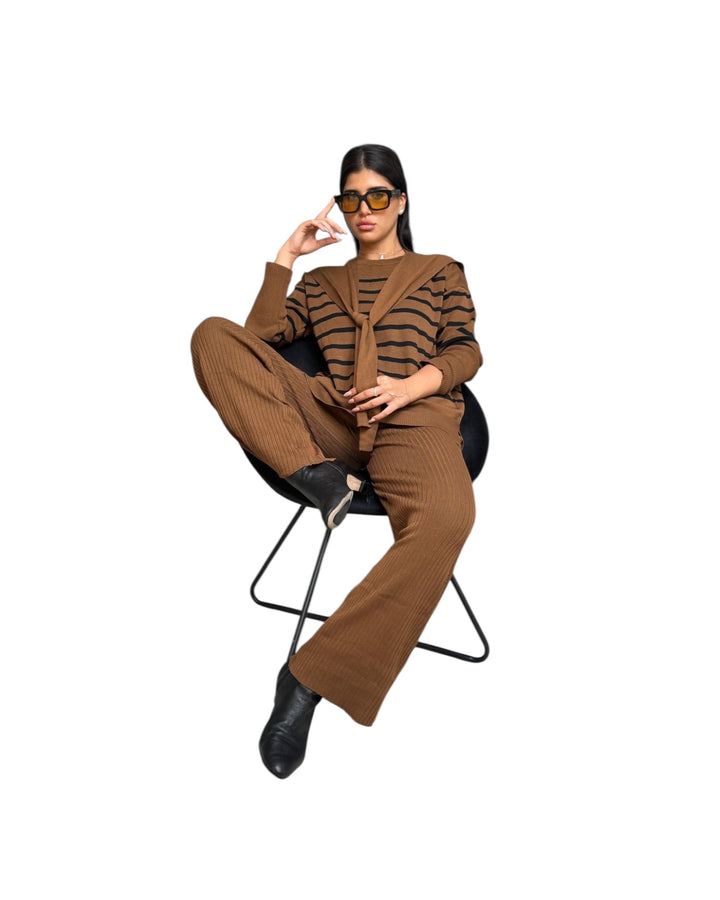 חליפת סריג פסים שילוב צעיף