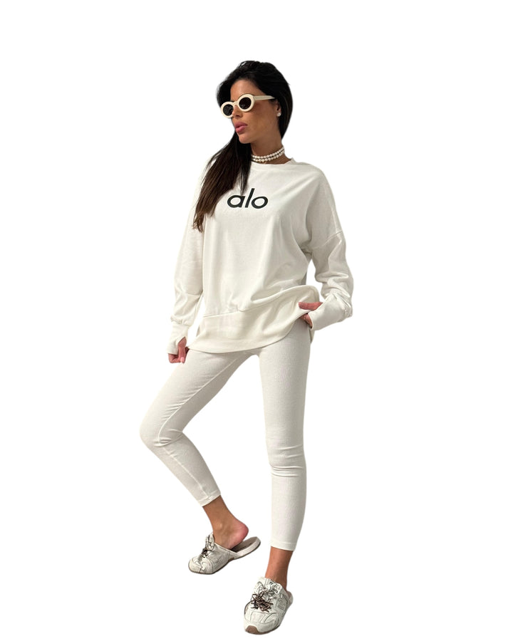 חליפת alo טייץ שילוב כפפה