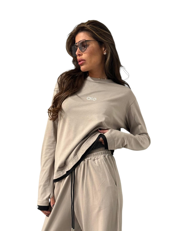 חליפת alo שילוב כפפה