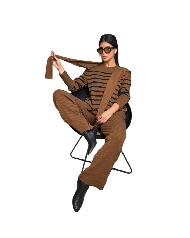 חליפת סריג פסים שילוב צעיף