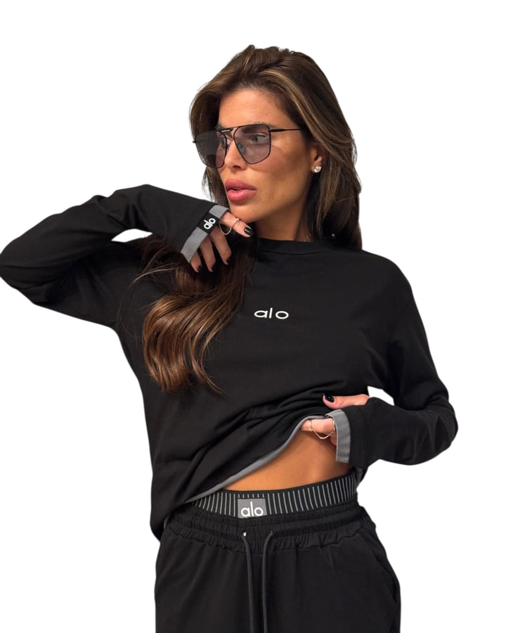 חליפת alo שילוב כפפה