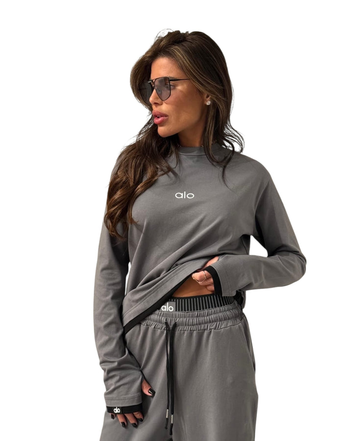 חליפת alo שילוב כפפה