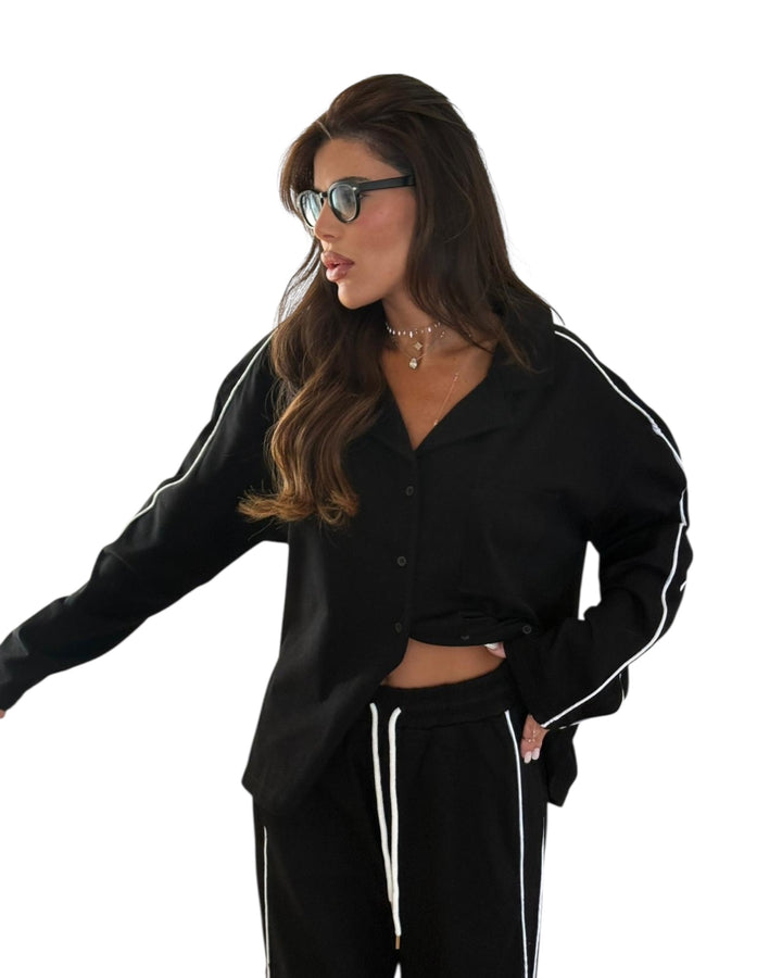 חליפת פנאי מכופתרת