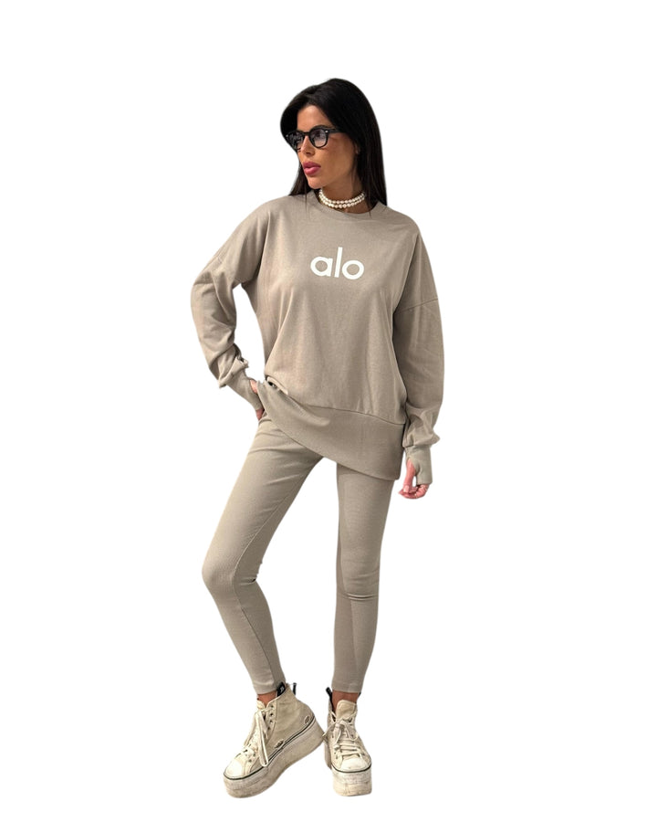 חליפת alo טייץ שילוב כפפה