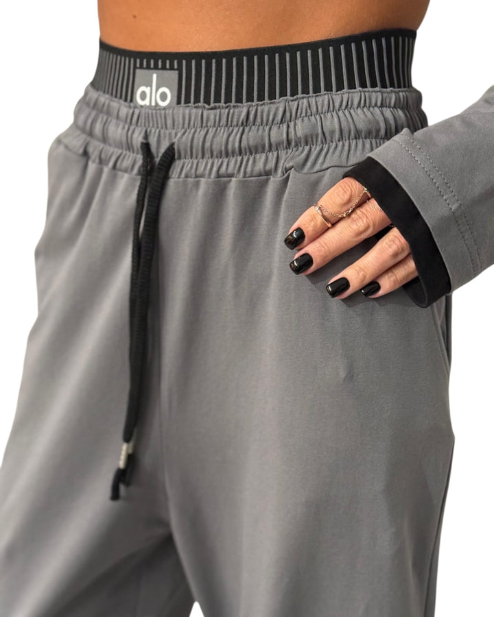 חליפת alo שילוב כפפה