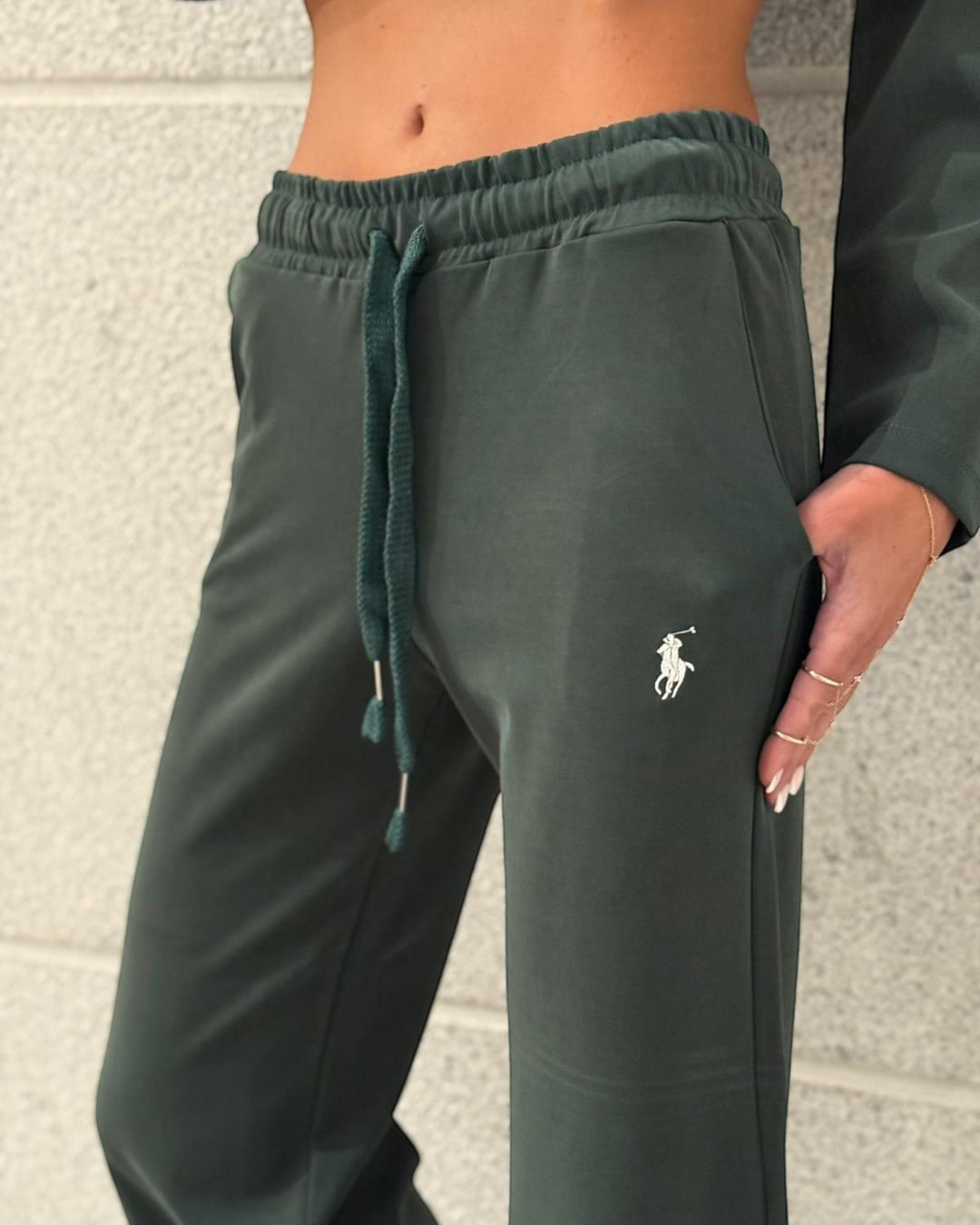 חליפת POLO צווארון V