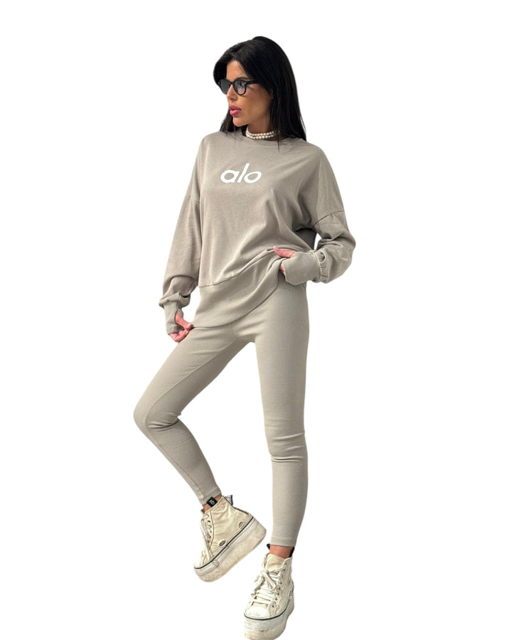 חליפת alo טייץ שילוב כפפה