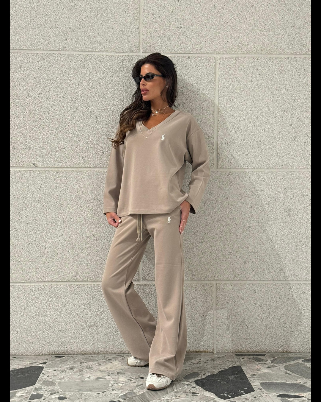 חליפת POLO צווארון V