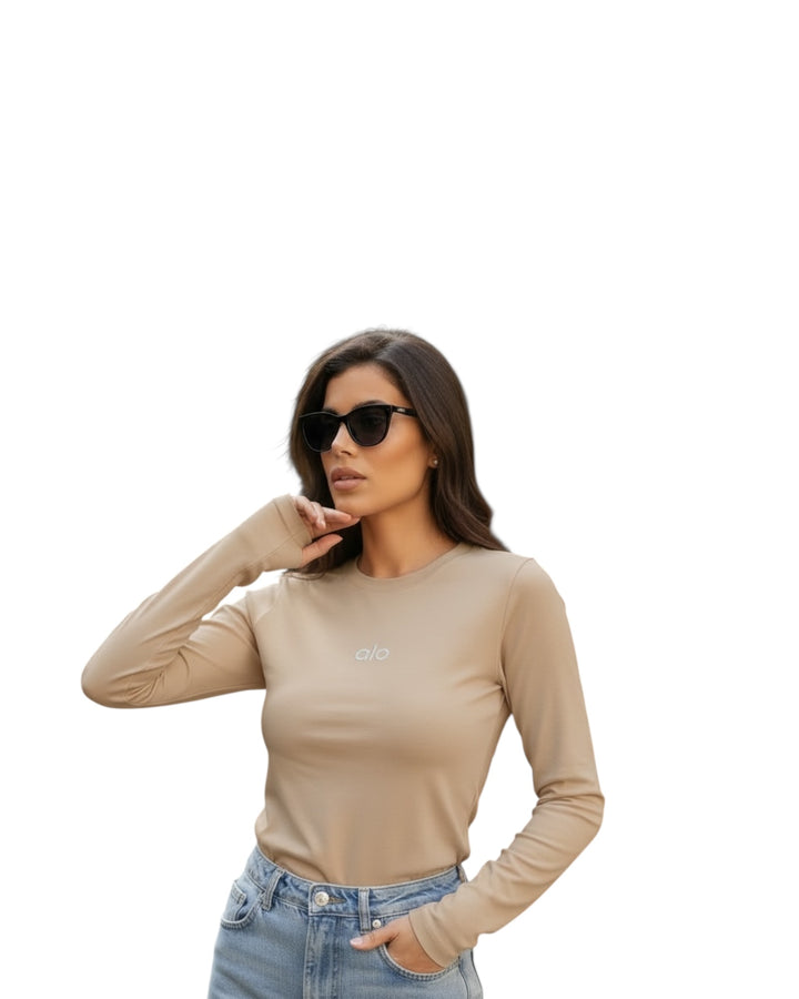חולצת ליקרה alo שילוב כפפה