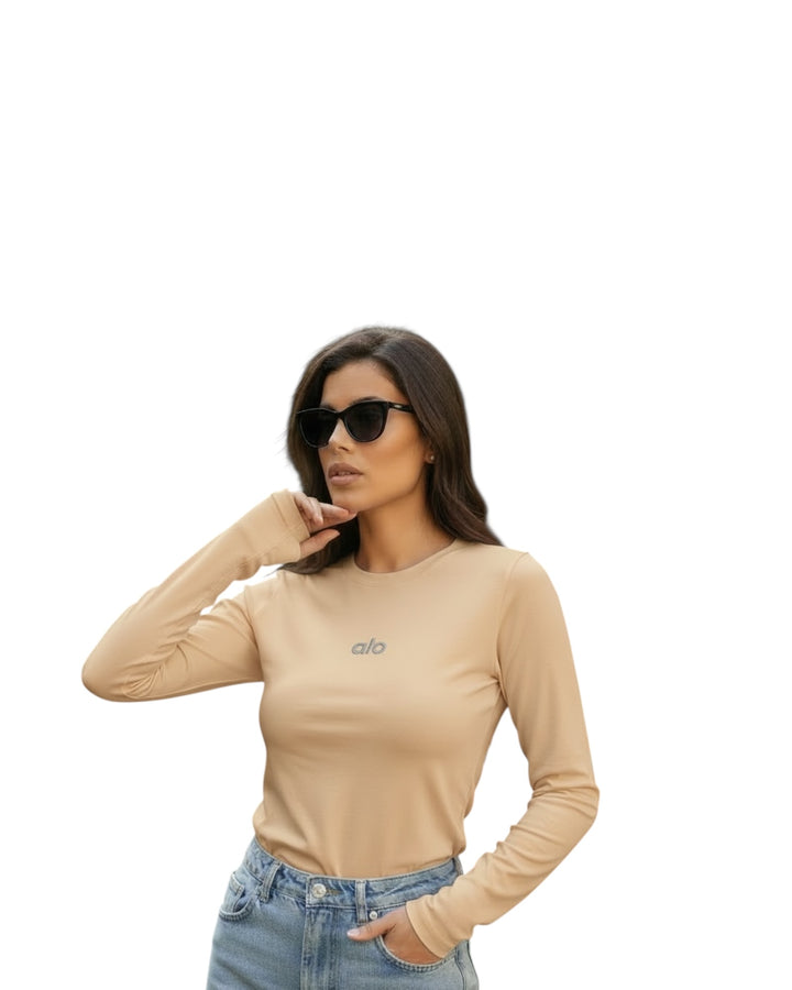 חולצת ליקרה alo שילוב כפפה