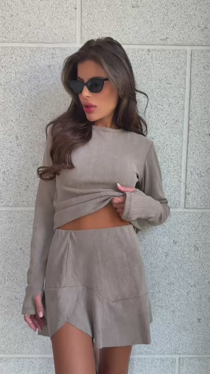 חליפת חצאית כפפה