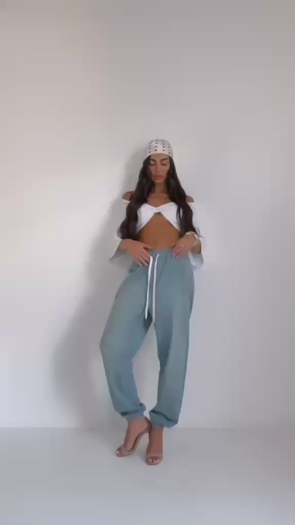 ג׳ינס דק קייצי שילוב שרוך