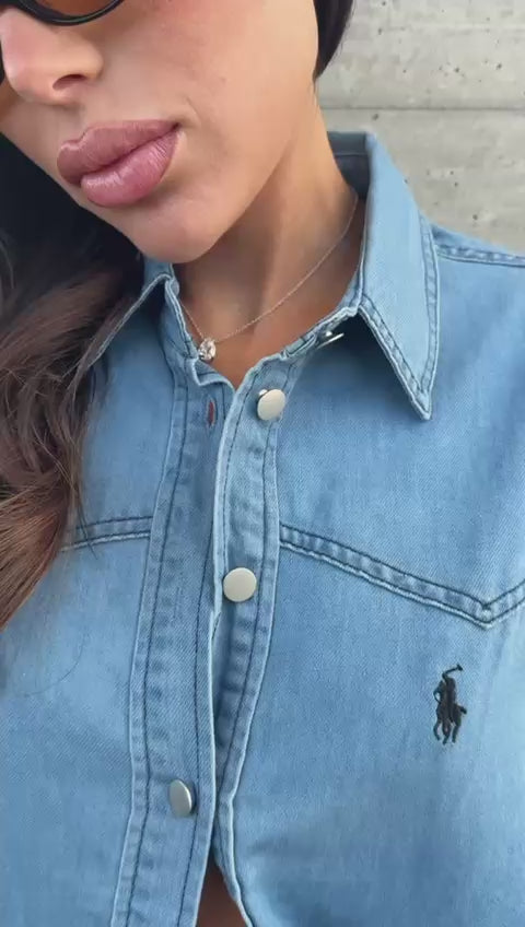 חולצת ג׳ינס מכופתרת