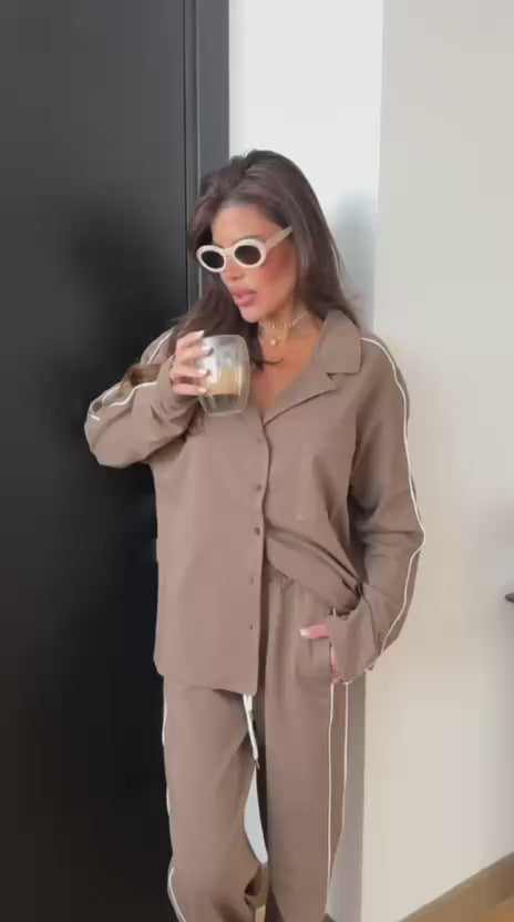 חליפת פנאי מכופתרת